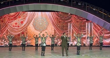 وزير الثقافة الأوزبكي يفاجئ الآلاف بالغناء بعد إنجاز تاريخي دخل موسوعة جينيس