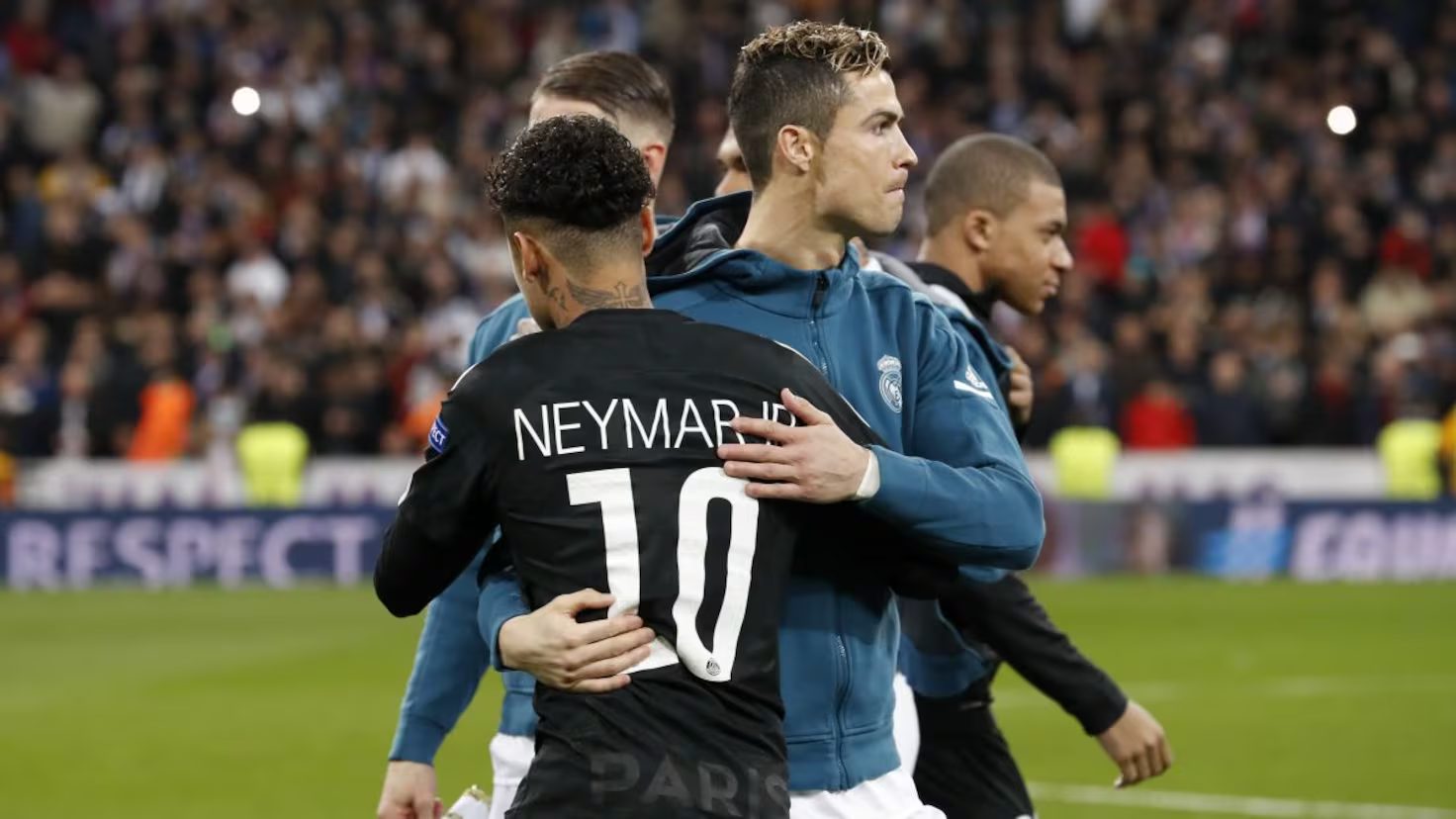 نيمار يُشيد بكريستيانو رونالدو ويظهر قميصه المدريدي بلفتة مميزة