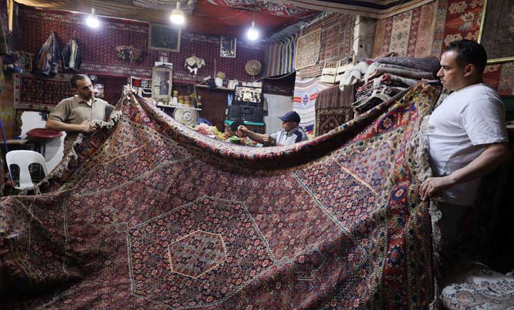 سجاد حلب اليدوي.. أنامل حرفيين تحفظ تراث الآباء والأجداد- (صور)