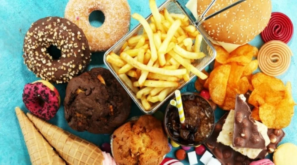 خبيرة صحة تحذر: 3 مجموعات غذائية ترفع الكوليسترول وتضر القلب