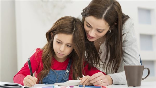 نصائح تربوية تساعدك في التعامل مع توتر الأبناء خلال المذاكرة