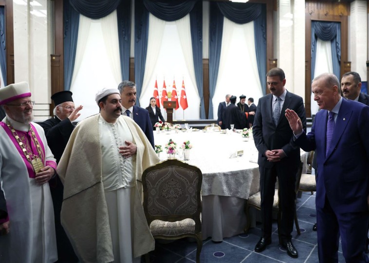 أردوغان: ليس لدينا دين سني أو شيعي بل واحد هو الإسلام