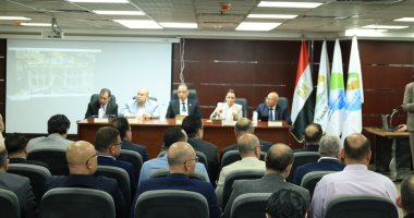 محافظ الجيزة: وضع خطط تدخل سريعة للتعامل مع أى انقطاعات أو ضعف فى ضغوط المياه