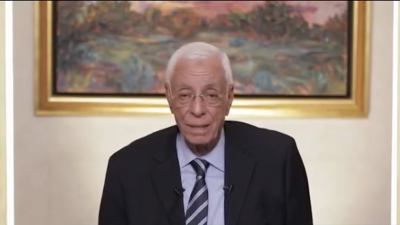 مصادر مُقرّبة من الدكتور حسام موافي: بخير ويمارس عمله بصورة طبيعية