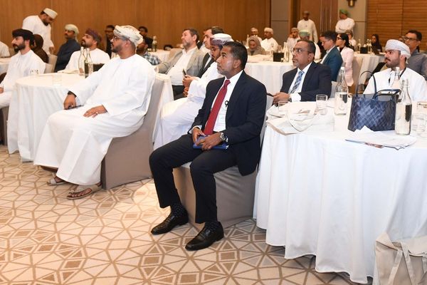 حلقة عمل حول تأمين الائتمان لشركات البلاستيك العُمانية