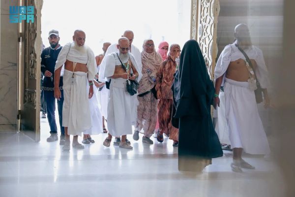 طلائع الحجاج يصلون إلى البيت العتيق وسط منظومة خدمات متكاملة