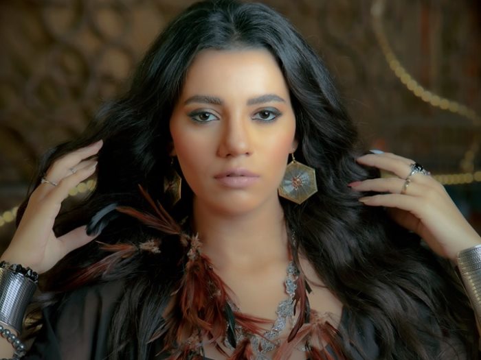 من سكرتيرة إلى نجمة .. سمية درويش تكشف كواليس حياتها خارج الفن