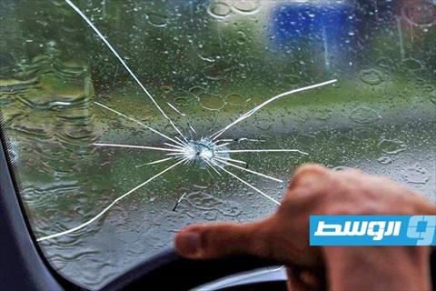 نصائح للتعامل مع شروخ زجاج سيارتك