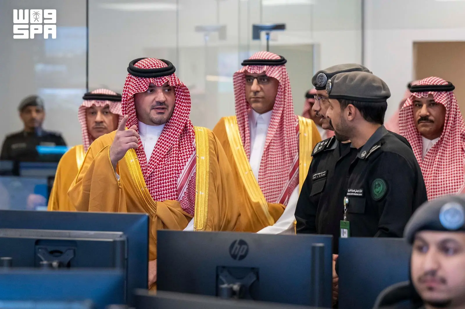 عبدالعزيز بن سعود يدشن المركز الرقمي للعمليات الأمنية بمقر وزارة الداخلية في جدة