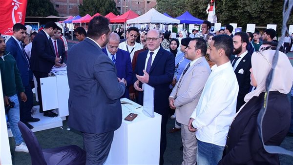 رئيس جامعة سوهاج يعلن توفير 500 فرصة عمل للطلاب