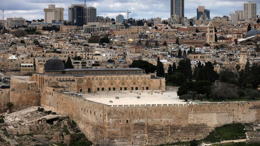 الاحتلال يواصل إغلاق المسجد الأقصى لليوم التاسع