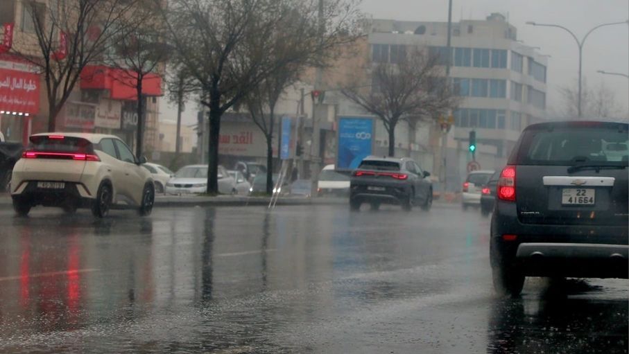الأرصاد الجوية: تلاشي الموجة المغبرة السبت وعودة الأجواء الماطرة الأحد