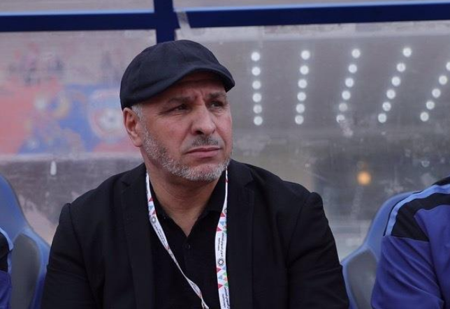 نور الدين زكري في طريقه لتدريب فريق الشباب السعودي