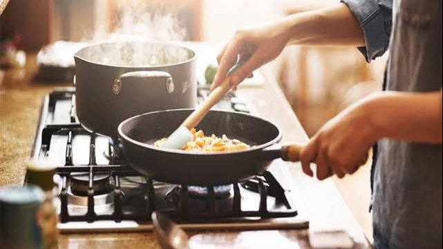 تحذير طبي قبل رمضان..أطعمة ترفع الكوليسترول والأسماك درع حماية للشرايين