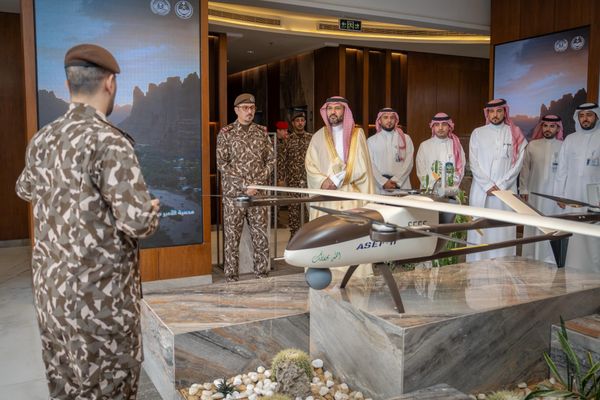 مساعد وزير الداخلية لشؤون التقنية يزور قيادة القوات الخاصة للأمن البيئي