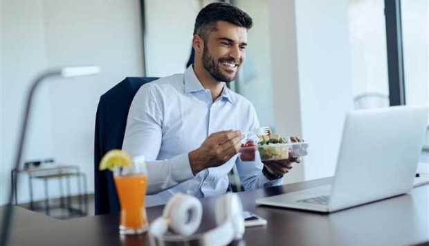 في الأجواء الحارة.. كيف تنعش جسمك وتنشطه خلال ساعات الصباح؟