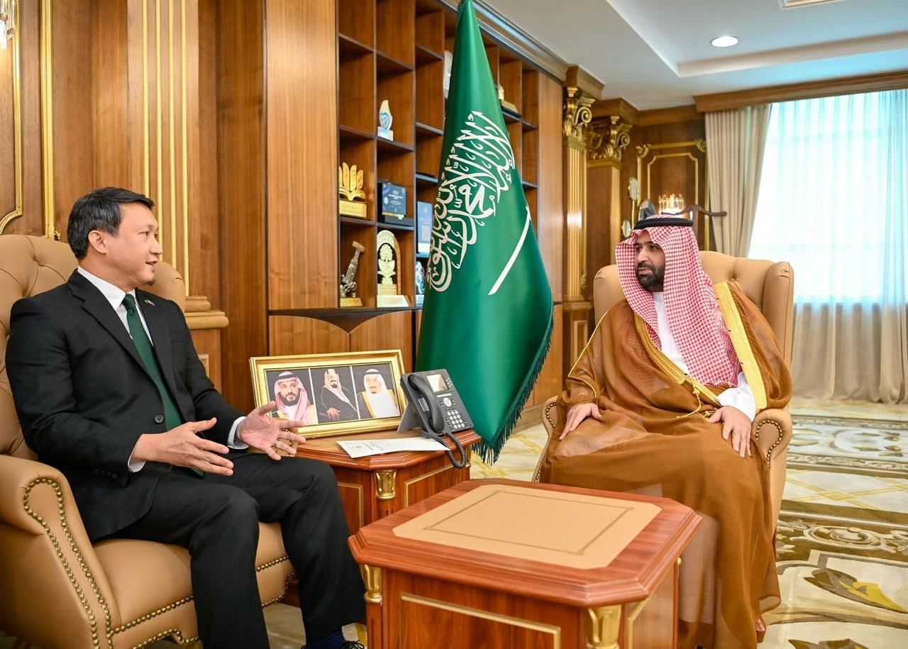 أمير جازان يلتقي القنصل العام لجمهورية الفلبين