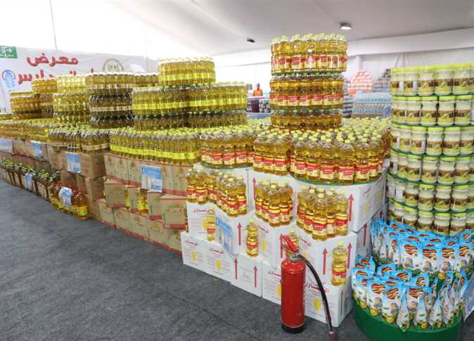 غرفة عمليات القابضة الغذائية تكثف جولات متابعة صرف سلع منحة رمضان