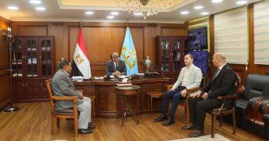 محافظ كفر الشيخ يناقش خطة تحويل المخبز البلدى بقطاع المطاحن إلى مخبز استراتيجي