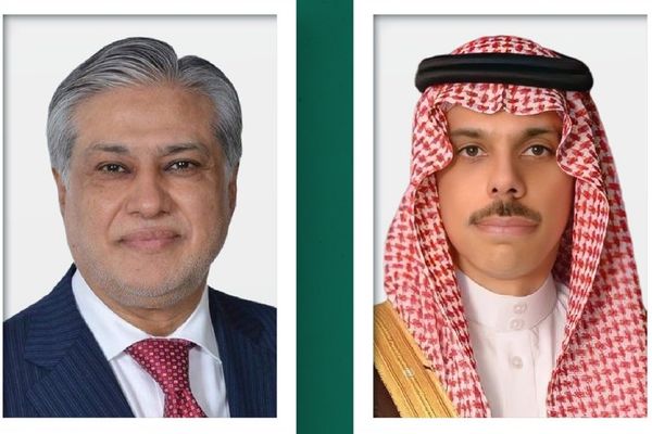 فيصل بن فرحان يتلقى اتصالاً هاتفياً من وزير خارجية باكستان