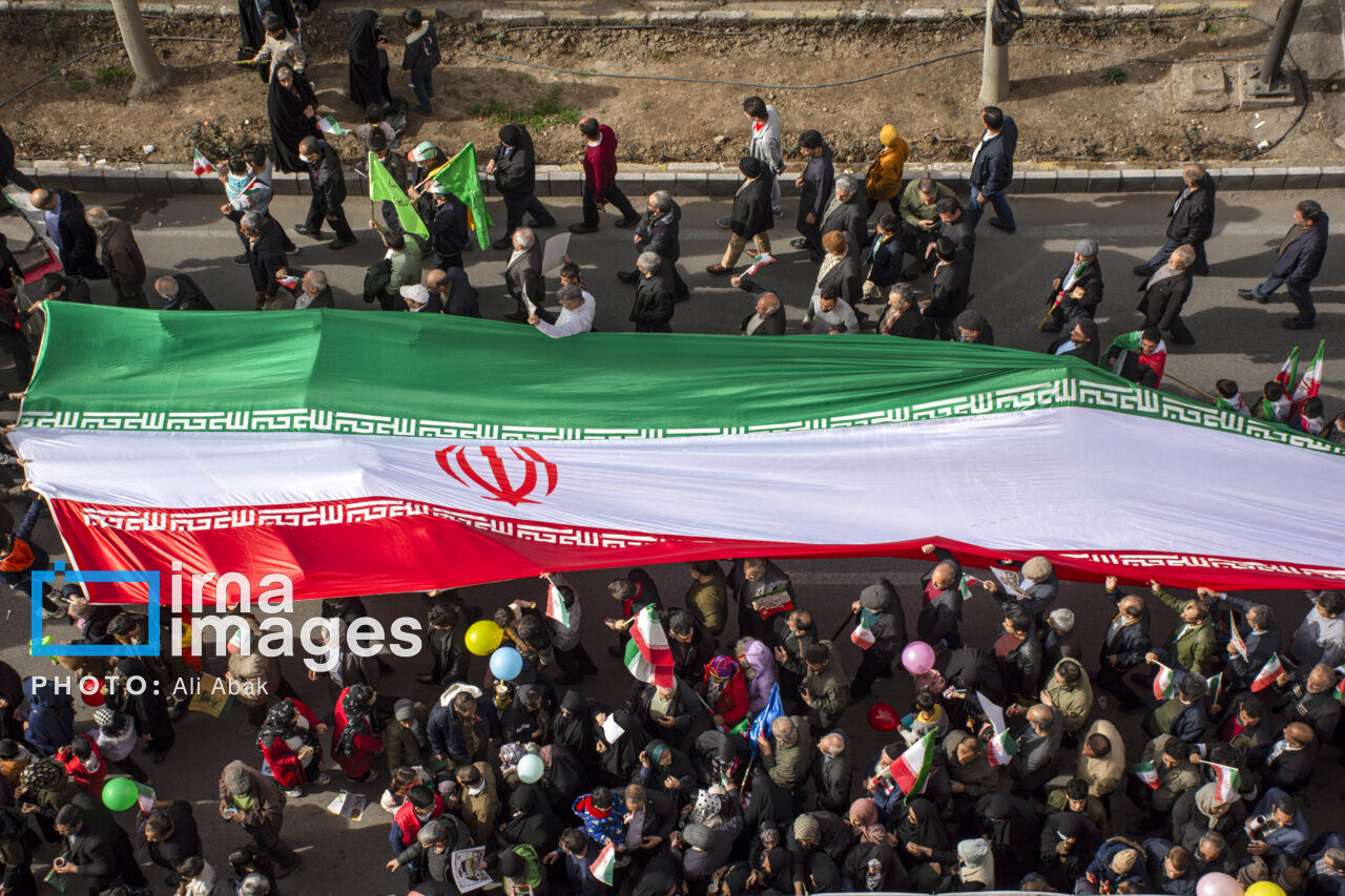 البيان الختامي لمسيرات “22 بهمن”: جنود الميدان والدبلوماسية يحظون بدعم الشعب بالكامل