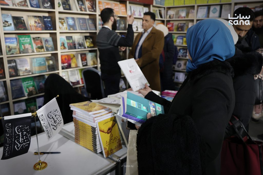 الحمصي توقع ثلاثة مؤلفات جديدة في معرض دمشق الدولي للكتاب
