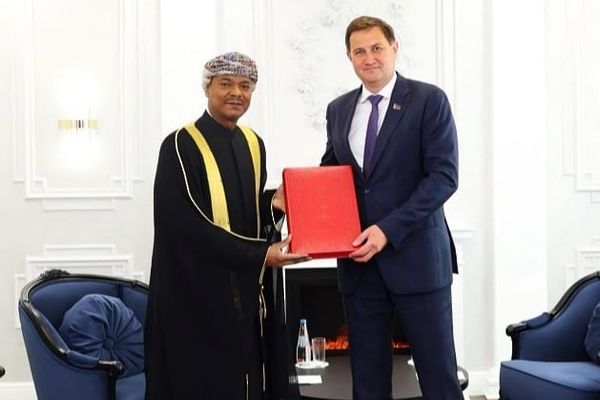 جلالةُ السُّلطان يبعثُ رسالةً خطيّةً للرئيس البيلاروسي
