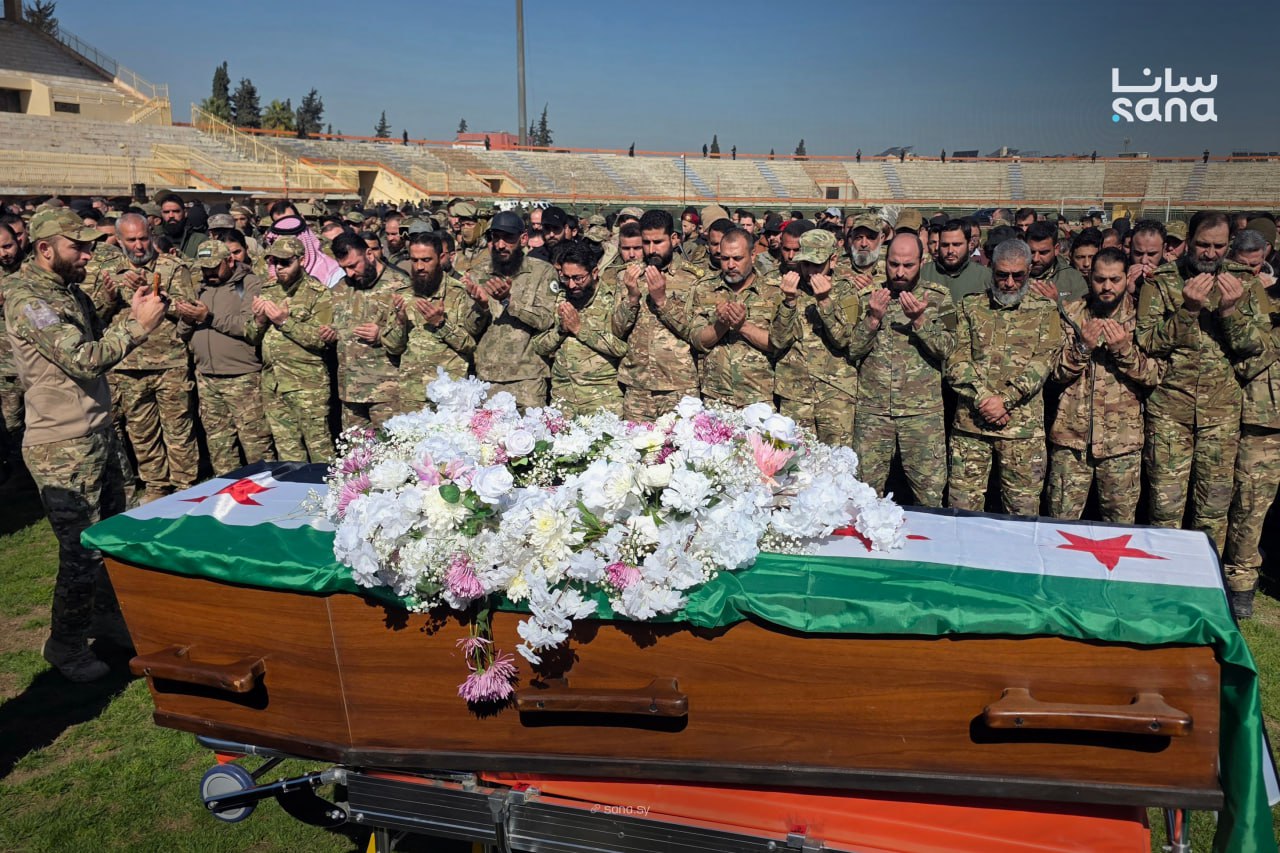 من مراسم تشييع قائد الفرقة 54 في الجيش العربي السوري العميد حسين عبدالله العبيد في مدينة حماة