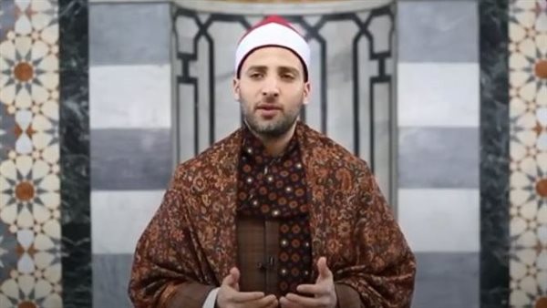 بأداء رائع، المبتهل عمر نبيل ينشد "يا رب بالمصطفى بلغ مقاصدنا" (فيديو)