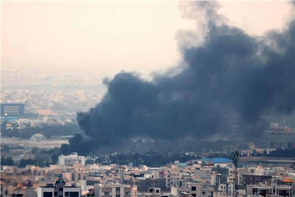 دوي انفجارات وصفارات إنذار في تل أبيب والقدس إثر صواريخ إيرانية جديدة