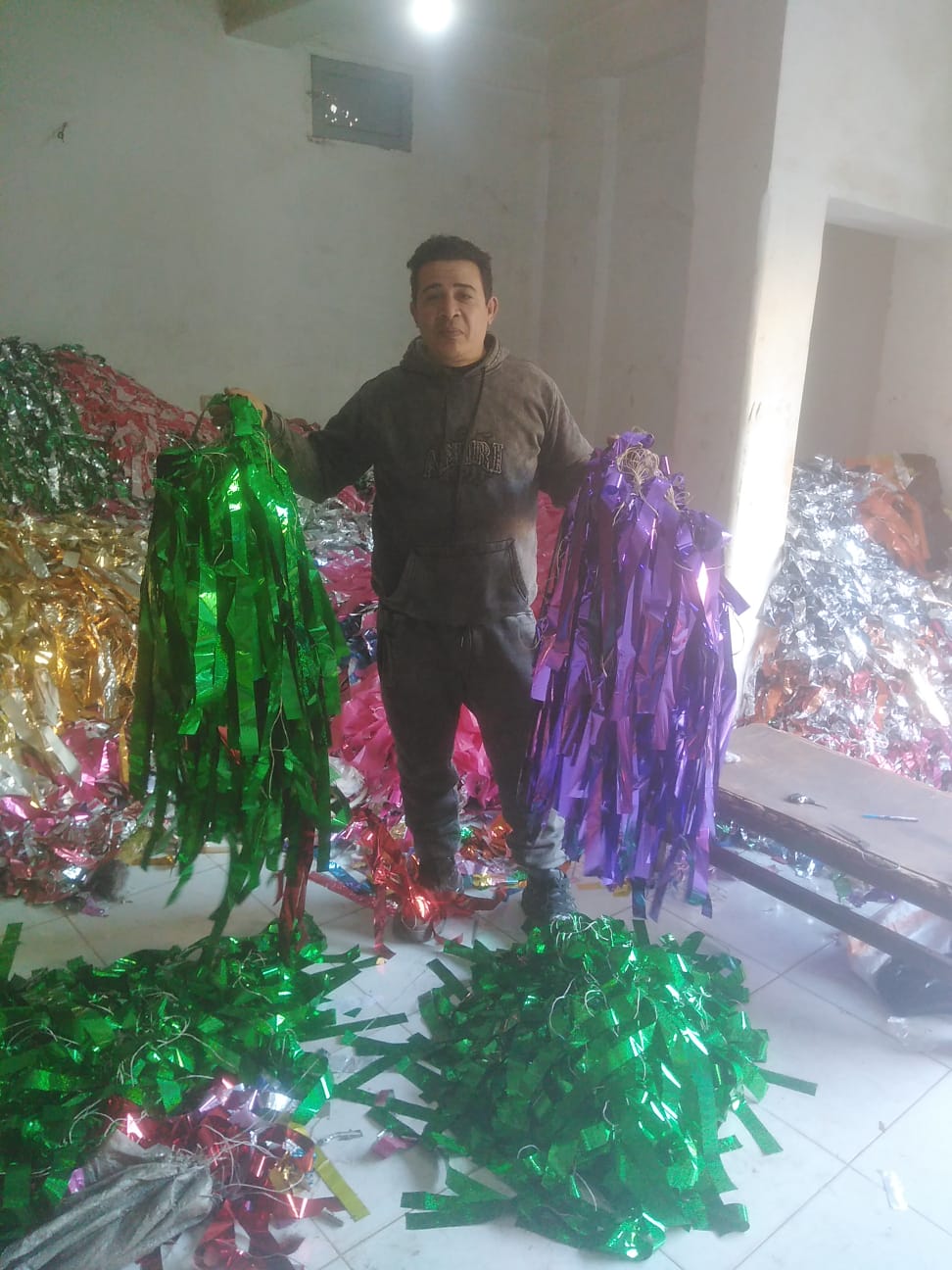 “إسلام جبه.. من ورق الحرير إلى ألوان البهجة في شوارع مصر”