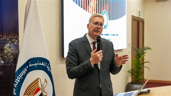 مجلس الوزراء يوافق لـ"البترول" على التعاقد لإجراء مسح جوي للمناطق الواعدة بالمعادن