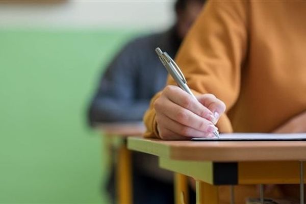 "الدستور" تواصل دعم الطلاب.. نشر الجزء الرابع من مراجعة اللغة الإنجليزية للصف الثانيى الإعدادى