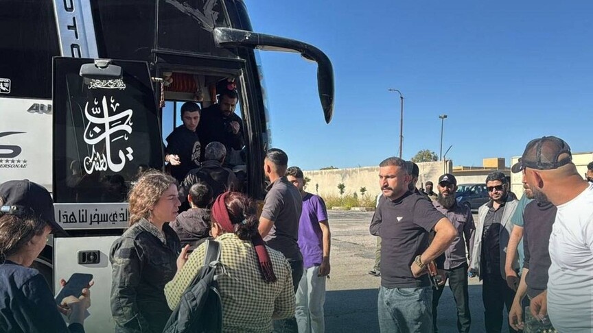 الإعلام الرسمي: الإفراج عن دفعة من الموقوفين المنتسبين لقسد في الحسكة ( فيديو )