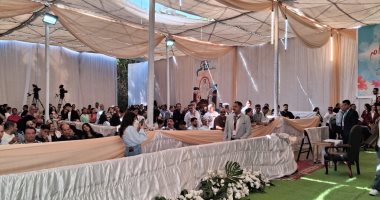 توافد الأقباط على الكاتدرائية بالعباسية لتهنئة البابا تواضروس بعيد القيامة