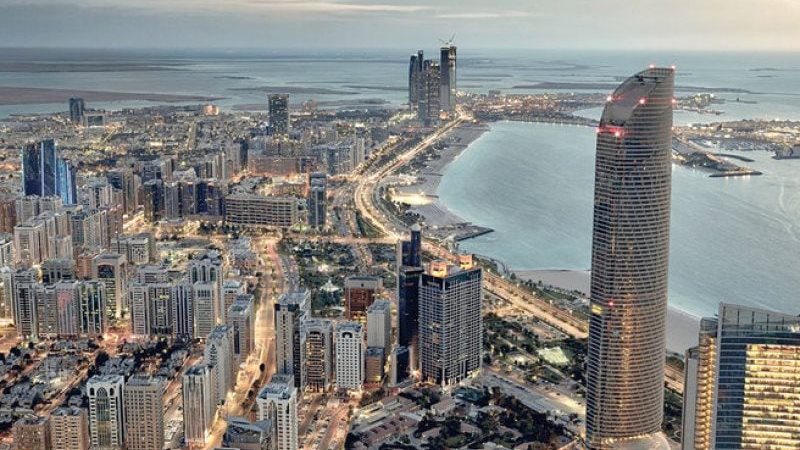 عاجل|مقتل شخص من جنسية آسيوية بعد سقوط شظايا صاروخ في أبوظبي