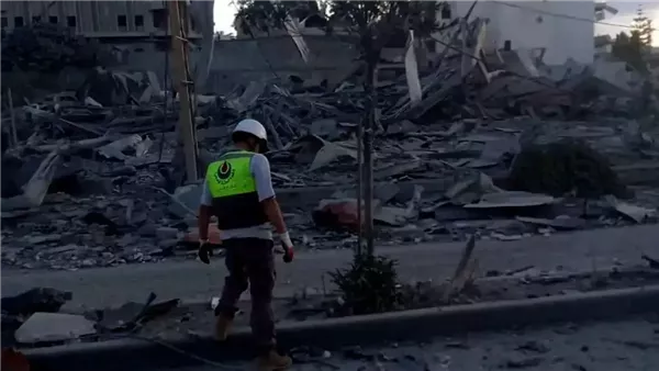 في أقل من 15 دقيقة، الطيران الإسرائيلي يستهدف محيط مستشفى نبيه بري مرتين (فيديو)