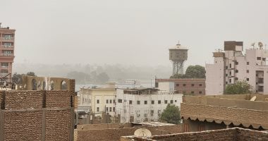 العاصفة الترابية وصلت الأقصر.. اختفاء الشمس والمحافظة ترفع درجة الاستعداد