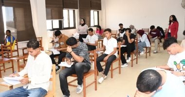 رئيس جامعة قناة السويس يتفقد امتحانات الألسن