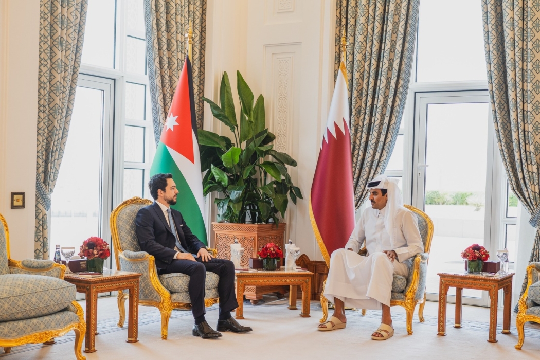 ولي العهد يلتقي أمير دولة قطر في الدوحة