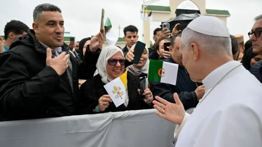 زيارة بابا الفاتيكان إلى الجزائر: الصحافة الدولية تسلط الضوء على رسائل السلام والحوار والتعايش