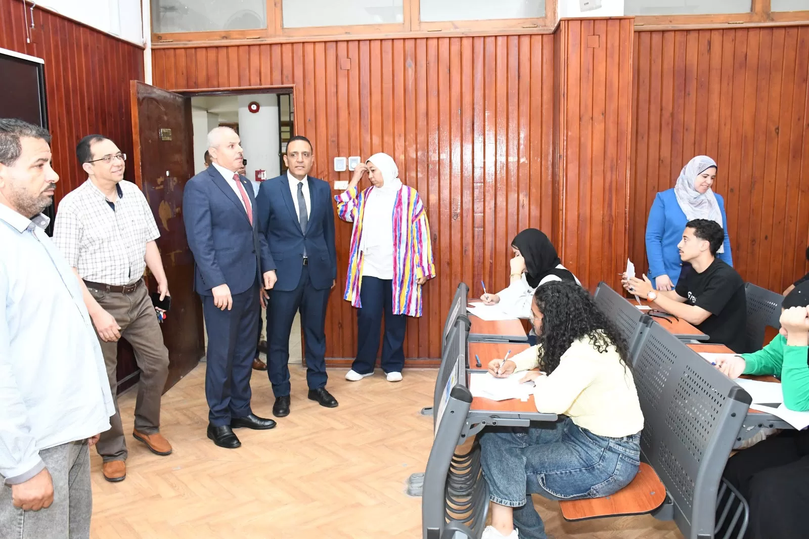 د. ناصر مندور: 1153 طالبًا يؤدون امتحان العلوم السياسية بتجارة قناة السويس..