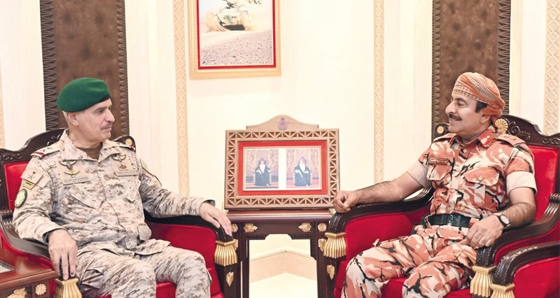 مناقشة الموضوعات العسكرية مع «القيادة الموحدة» بدول المجلس