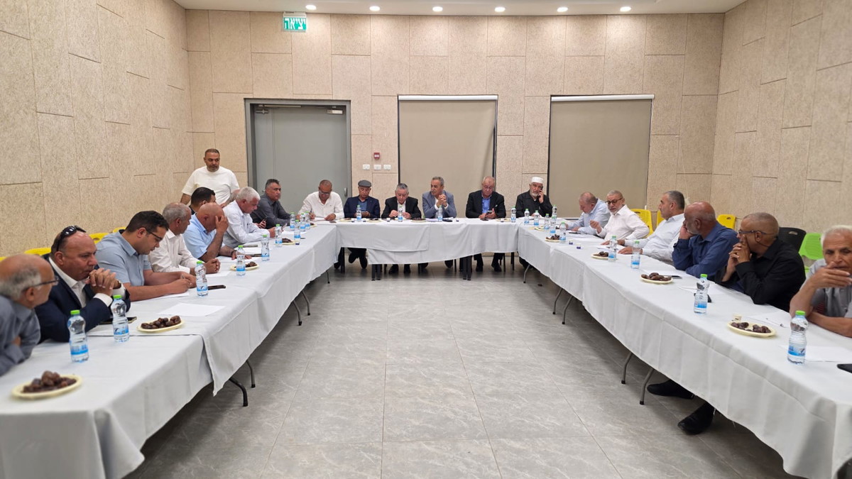 بدء جلسة لجنة المتابعة العليا في رهط لبحث التصدي لمخططات التهجير والترحيل في النقب