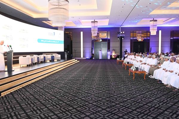 غرفة تجارة وصناعة عُمان تستعرض الخطة الخمسية الحادية عشرة ودورها في تعزيز التنويع الاقتصادي