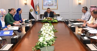 محافظ جنوب سيناء يضع اللمسات النهائية لانطلاق بطولة سباق الهجن بشرم الشيخ
