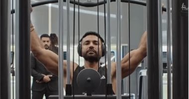 كريم فهمى يجسد دور إكس ياسمين عبد العزيز فى فيلم خلى بالك من نفسك