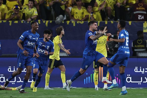 الهلال يحبط النصر في آخر ثانية