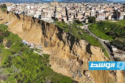 في «عملية خطيرة».. إنقاذ 400 كتاب نادر في مكتبة مهددة بجزيرة صقلية