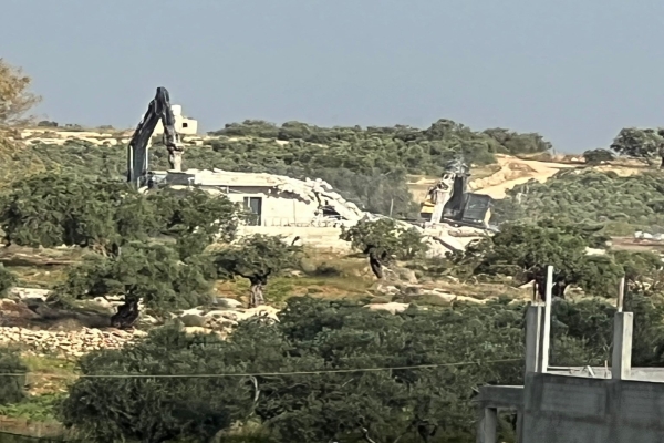 الاحتلال يهدم منزلا في شقبا غرب رام الله